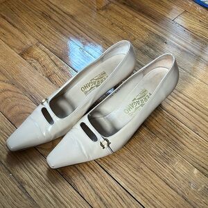 Womens pumps